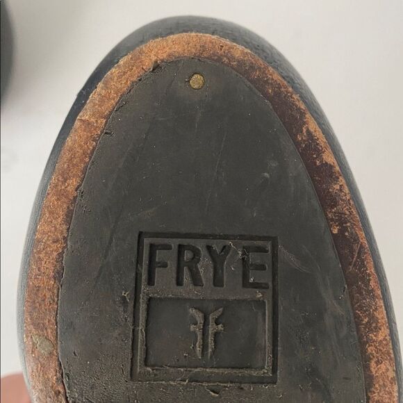 Frye Black Leather High Chunky Heeled Loafers Embossed Logo
sz 8 Academia Preppy - Picture 10 of 12